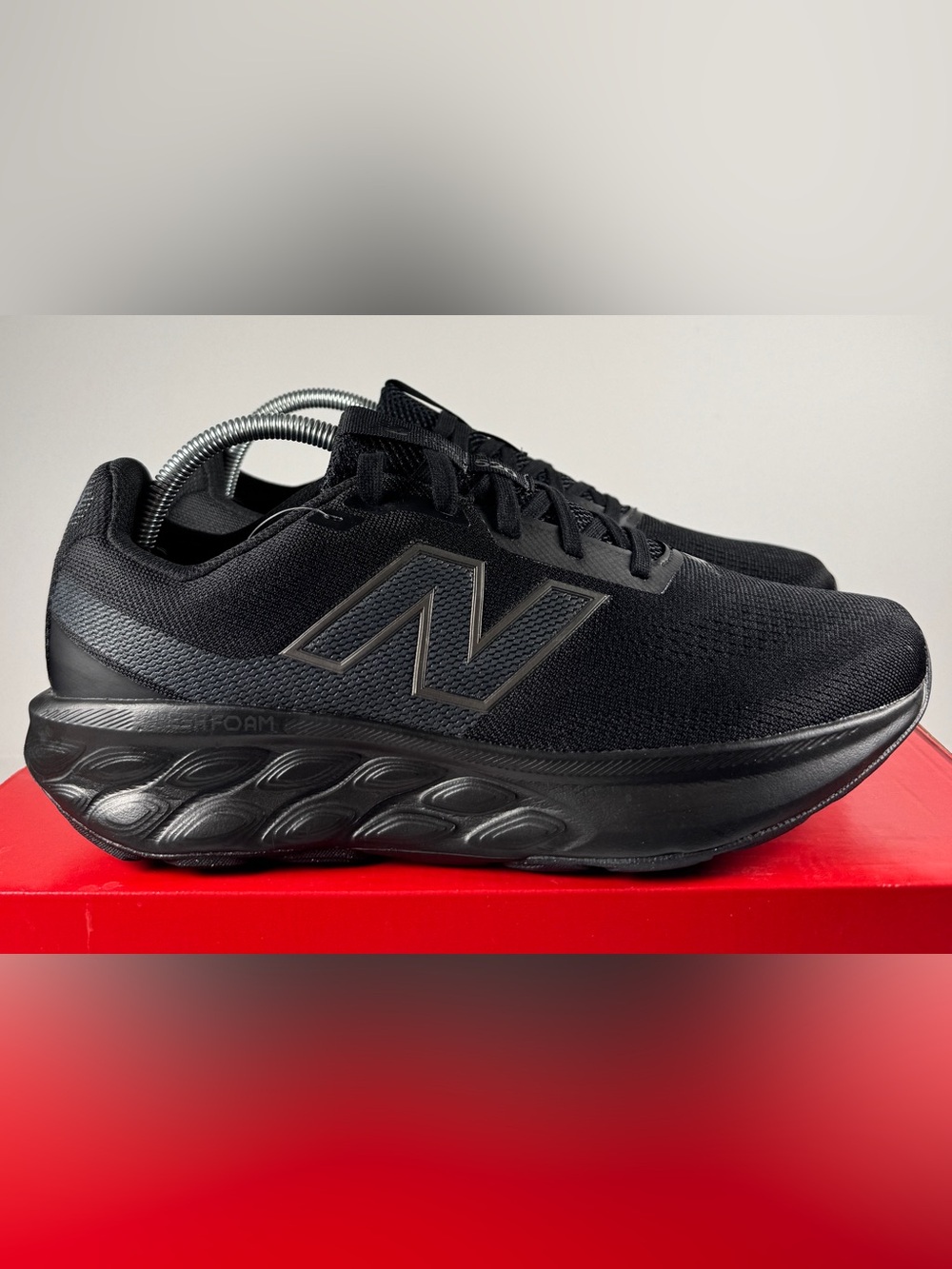 New Balance 11 Women’s/9.5 Men’s Wide Fresh Foam 520 V9 - Triple black